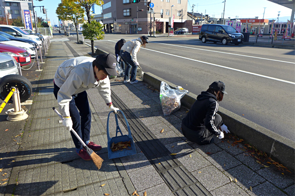 ボランティア活動によるゴミ拾い